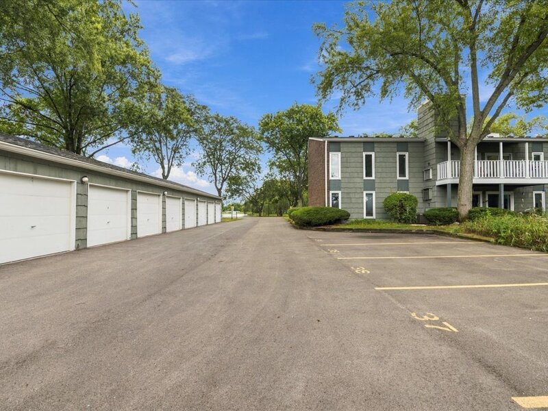 1520 Stonebridge Trail Wheaton IL 60189