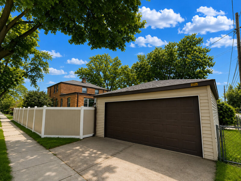 1693 Linden Street Des Plaines IL 60018