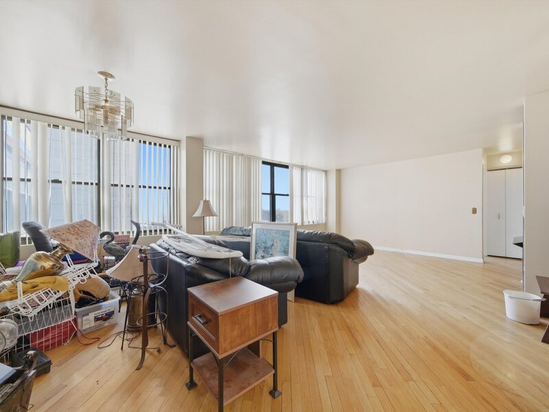 6701 S Crandon Avenue Chicago IL 60649