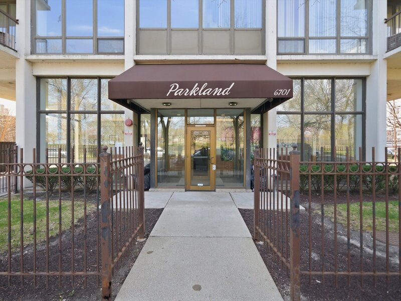 6701 S Crandon Avenue Chicago IL 60649
