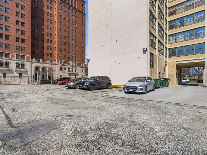 6701 S Crandon Avenue Chicago IL 60649
