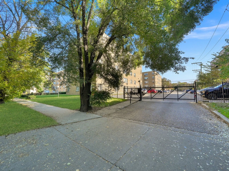 6161 N Hoyne Avenue Chicago IL 60659