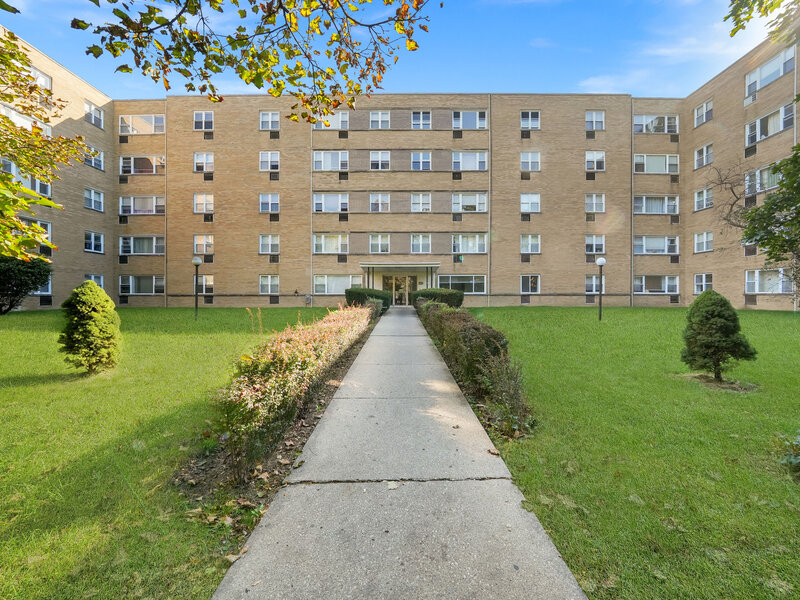 6161 N Hoyne Avenue Chicago IL 60659