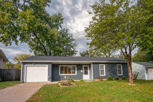 Photo of 1430 Lakewood Drive Bettendorf IA 52722