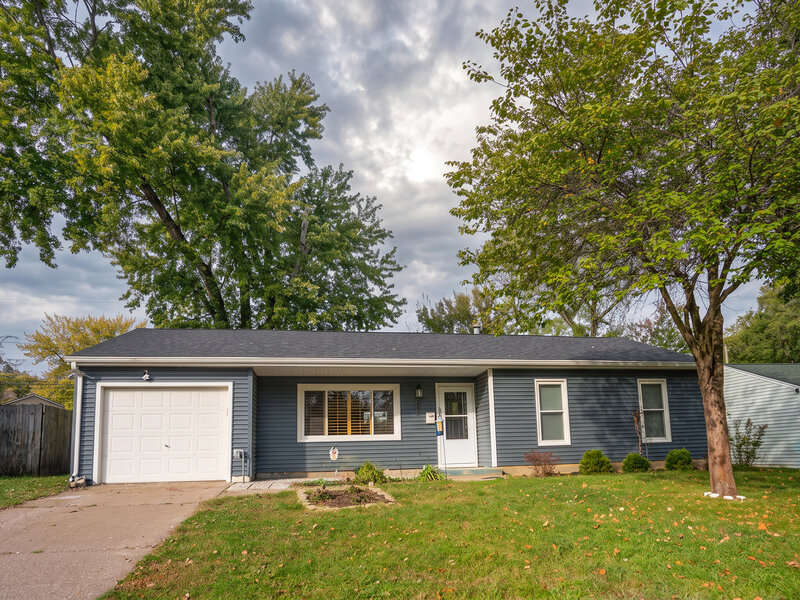 1430 Lakewood Drive Bettendorf IA 52722