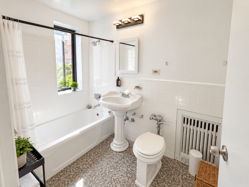 5056 N Marine Drive Chicago IL 60640