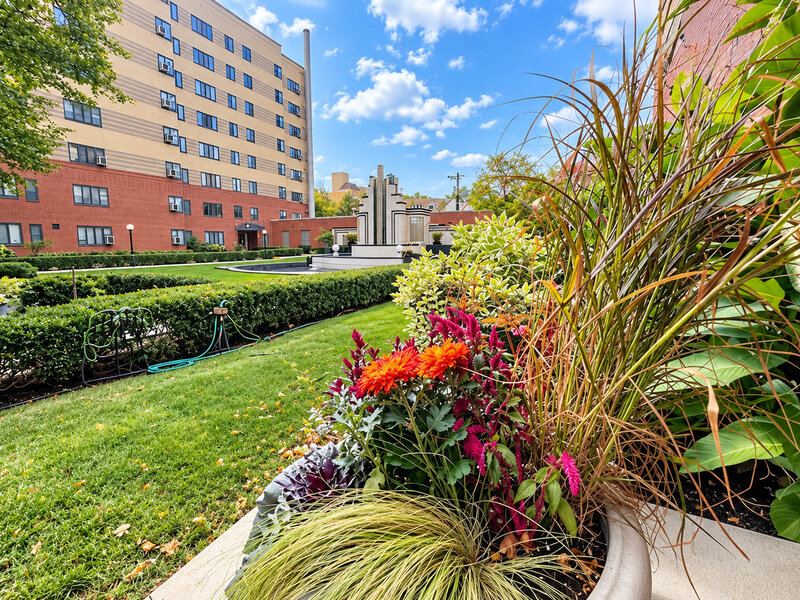 5056 N Marine Drive Chicago IL 60640