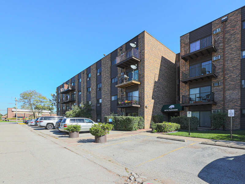 8970 N Parkside Avenue Des Plaines IL 60016