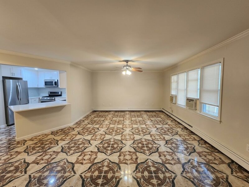 1107 E Algonquin Road Arlington Heights IL 60005