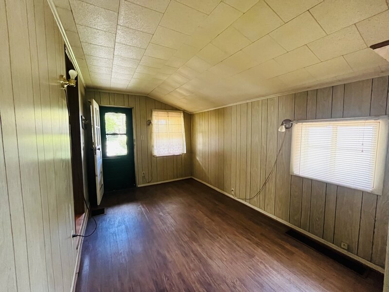 1213 E Main Street Streator IL 61364